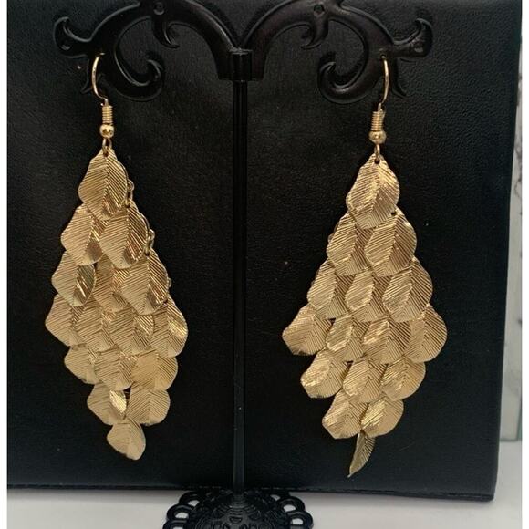 Unbranded Jewelry - Beautiful Gold Tone Leaf Statement Dangly Pierced Earrings